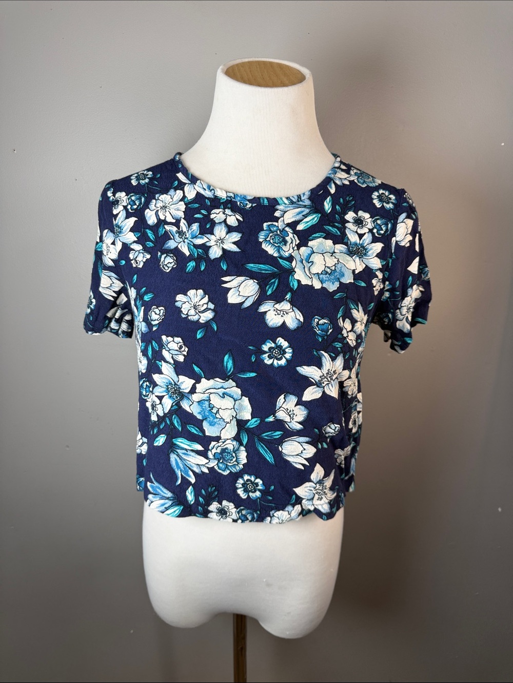 Floral Navy Short Sleeve Crop Top